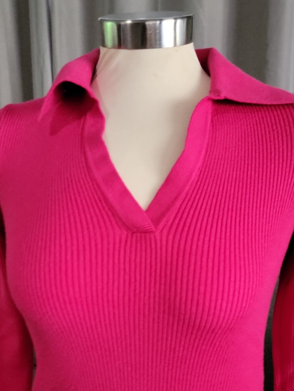 Tahari Bright Fuchsia Ribbed Collared V-Neck Top - Picture 2 of 6